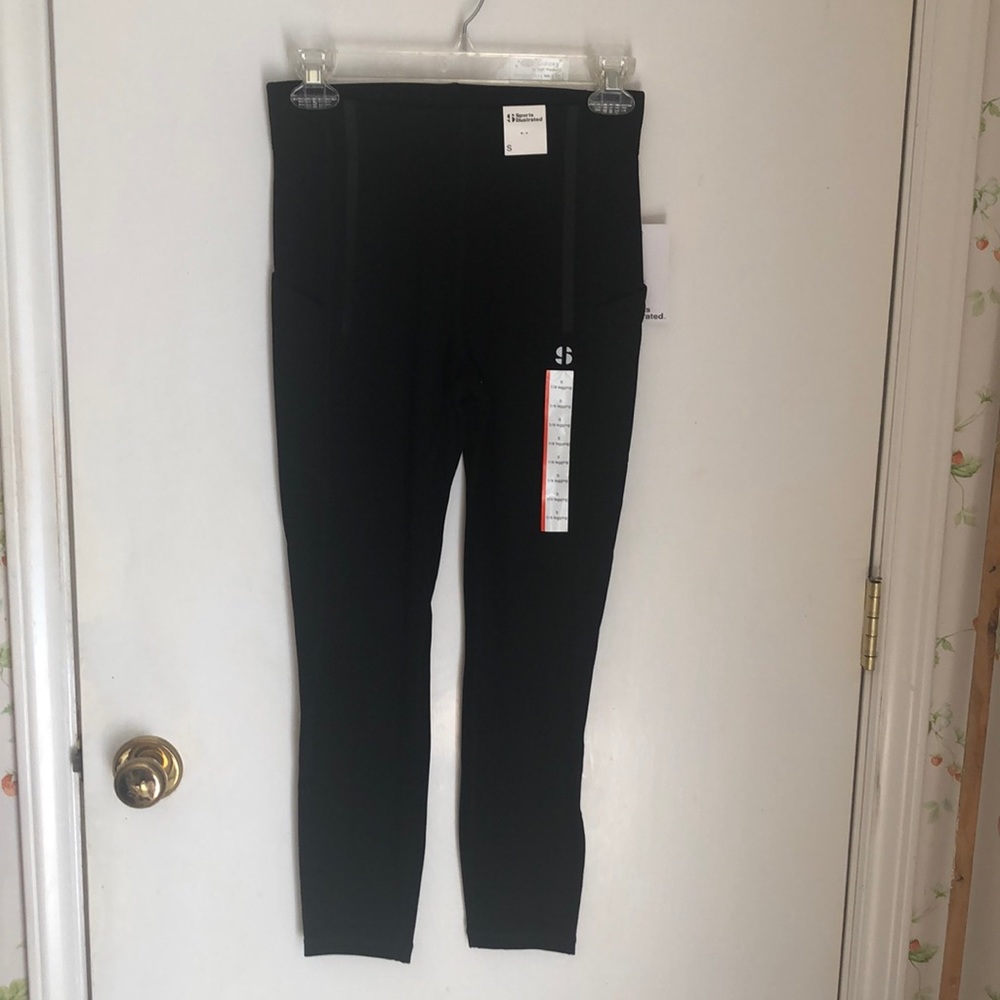 Sports Illustrated Women’s leggings size small, 7/8